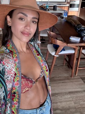 jessica alba 91300432745346094_12223257__5_.jpg