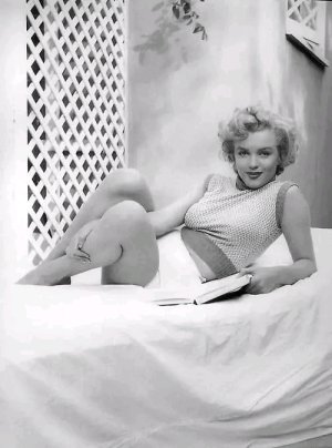 Marilyn Monroe 'Morning Sitting' At Bel Air Hotel In 1953,  by Andre De Dienes. A (17).jpg
