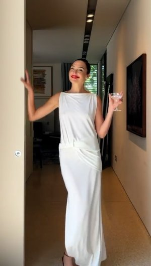 Gal Gadot - Pokies 3.jpg