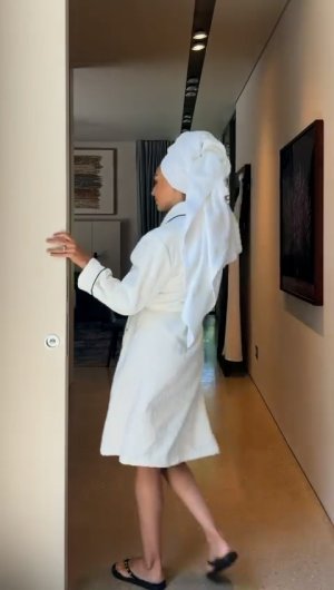 Gal Gadot - Pokies 8.jpg