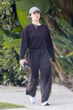 Lucy Hale - Arriving at Le Pain Quotidien in Studio City December 27, 2025-7.jpg
