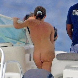 esemmawatson__2025-12-30T091720.000Z_4 fake.png