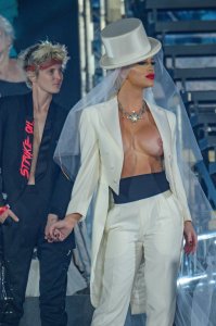 Gigi Gorgeous Topless - TheFappeningBlog.com 1.jpg