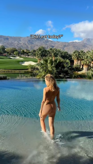 Kate Hudson in leopard print swimsuit 1 fake.png