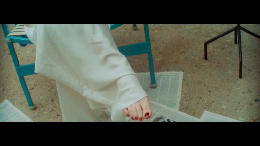 Billie-Eilish-Feet-9057346.jpg