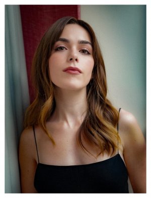 Kiernan Shipka - in black dress 3.jpg