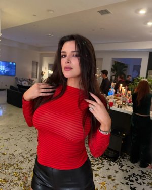 Bella Thorne 803756681386424371_9721868__4_.jpg