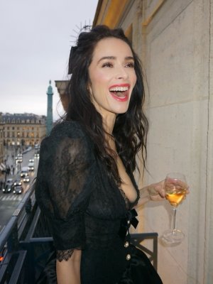 Abigail Spencer - cleavage in black dress ME19CGDT_o.jpg