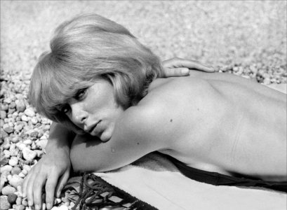 Mireille_Darc__galia_1965_05_g_123_128lo.jpg