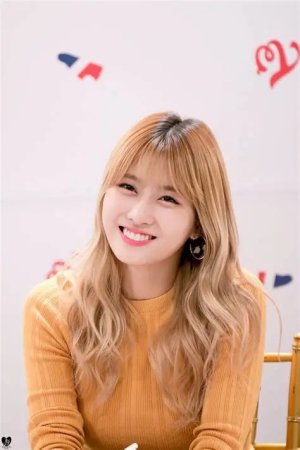Hirai Momo (3).jpeg