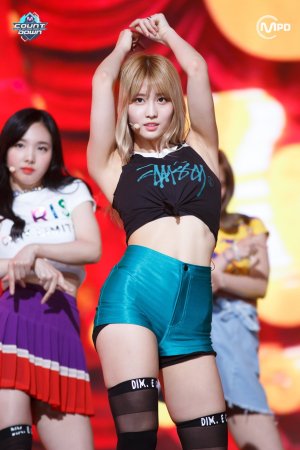 Hirai Momo.jpeg