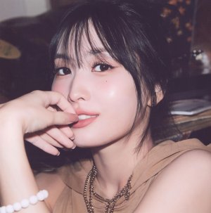 hirai-momo (1).jpg