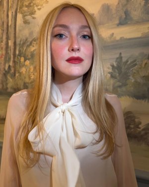 Dakota Fanning - Armani Beauty celebrates Luminous Silk D__1_.jpg
