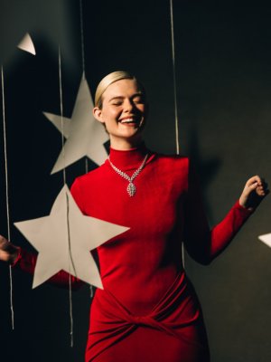 Elle Fanning - wearing Cartier necklaces 613765617_18573853798049800_7537438054713531610_n.jpg