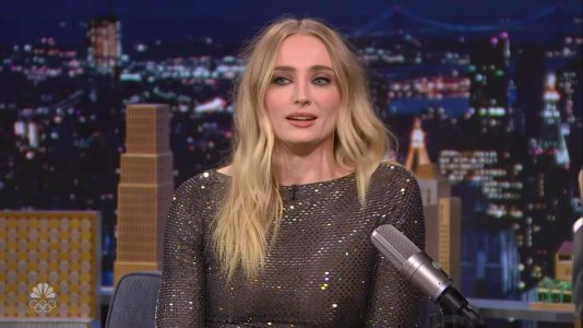 Sophie Turner - Fallon ME19V6GX_o.jpg
