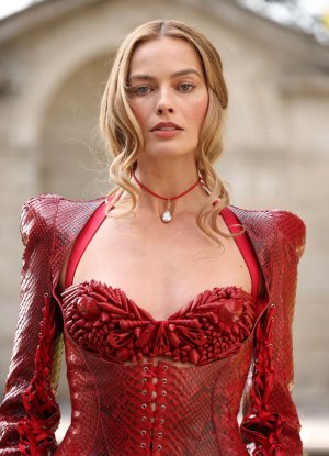 Margot Robbie - M__1_.jpg