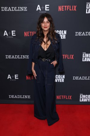 emmanuelle-chriqui-at-the-lincoln-lawyer-season-4-premiere-01-28-2026-5.jpg