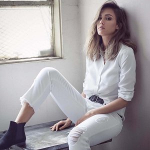 Jessica Alba b0de7yCv_o.jpg