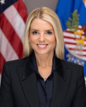 Pam_Bondi_official_portrait_(cropped)(2).jpg