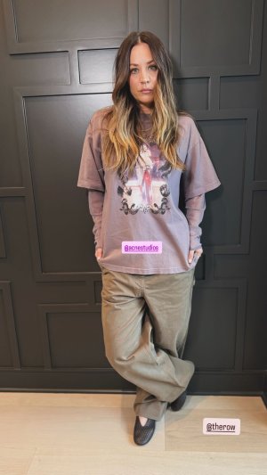 Kaley Cuoco - Cute 2.jpg