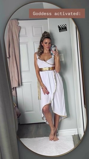 Karen Cliche - Selfie ME19OEAX_o.jpg