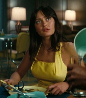 Ella Purnell (10).jpg