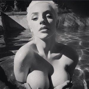 Courtney-Stodden-in-a-Bikini-4.jpg