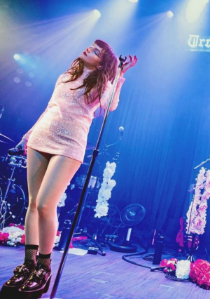 Lauren Mayberry 02001.png