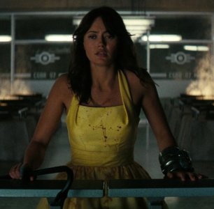 Ella Purnell (40).jpg