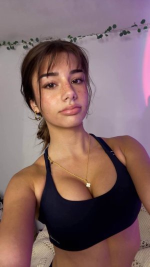 Mikayla Campinos (10).jpg