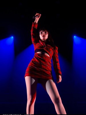 Lauren Mayberry 02003.jpg