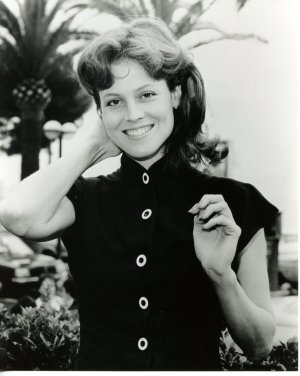 Sigourney Weaver - Ot1jhrIOnV1uoecybo1507.jpg