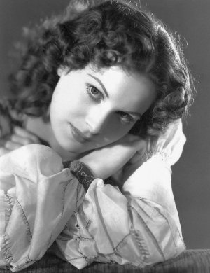 Maureen Ohara The Hunchback Of Notre Dame 01.jpg