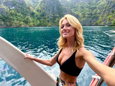 Katherine McNamara - on a boat ME1AWV4I_o.jpg