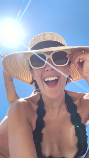 Janette manrara nipslip (4).jpg