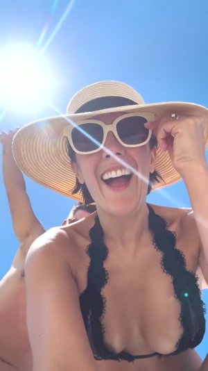 Janette manrara nipslip (10).jpg