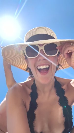 Janette manrara nipslip (14).jpg