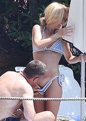 Gillian Anderson - Italy 2017 (2).jpg