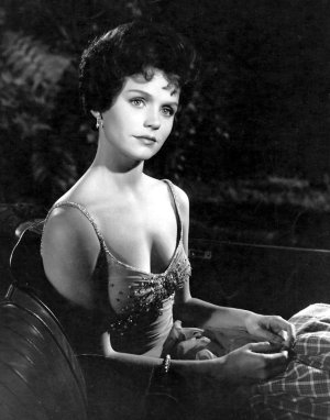 Lee Remick 1961 Ooz9qv3Ffj1qf826yo1.jpg