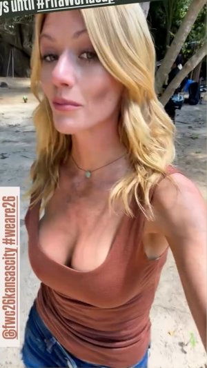 Katherine McNamara - Cleavage FAbF2dna_o.jpg