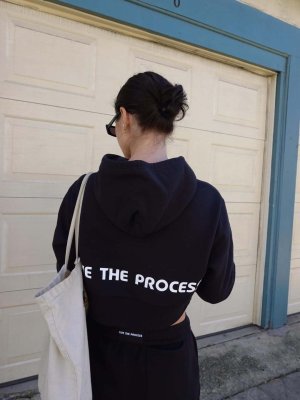 Adelaide Kane - In a Black Workout Clothes CWpHc8WR_o.jpg