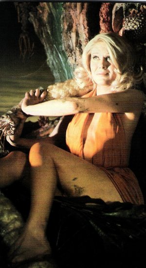 Suzanna Leigh (3).jpg