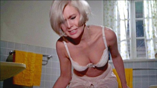 Suzanna Leigh (4).jpg