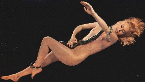 Suzanna Leigh (9).jpg