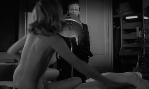 Suzanna Leigh (12).jpg