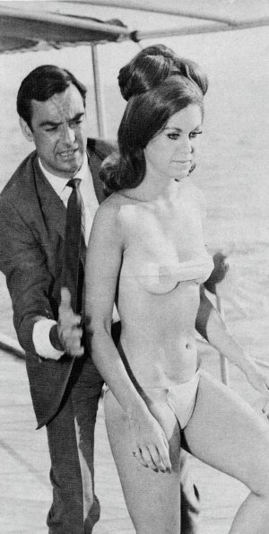 Suzanna Leigh (16).jpg