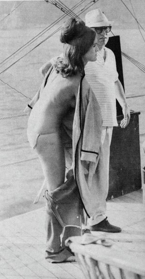 Suzanna Leigh (16)1.jpg