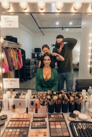 Dua Lipa - dressing room (1).jpg Dua Lipa - dressing room (1).jpg