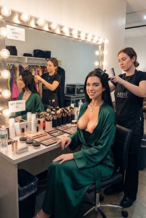 Dua Lipa - dressing room (2).jpg Dua Lipa - dressing room (2).jpg