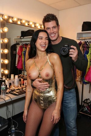 Dua Lipa - dressing room (10).jpg Dua Lipa - dressing room (10).jpg